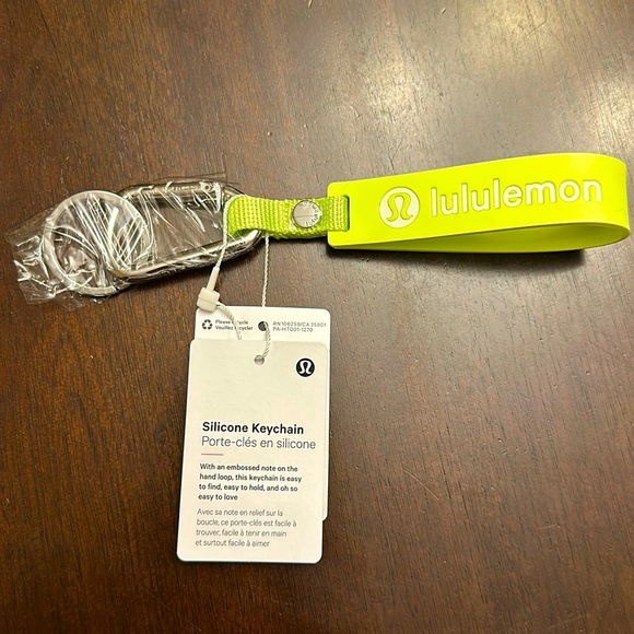 NWT Lululemon Silicone Keychain - Picture 1 of 5